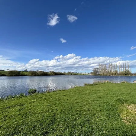 Au Bord D'un Etang Avec Cheminee Et Peche, Animaux Bienvenus - Fr-1-489-211 * Le Petit Piray